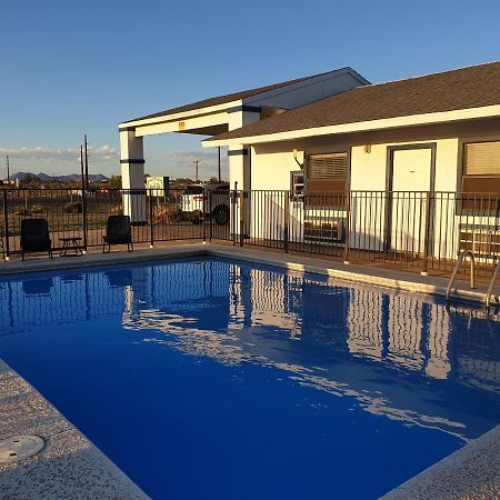 Riata Inn - Marfa Exterior photo