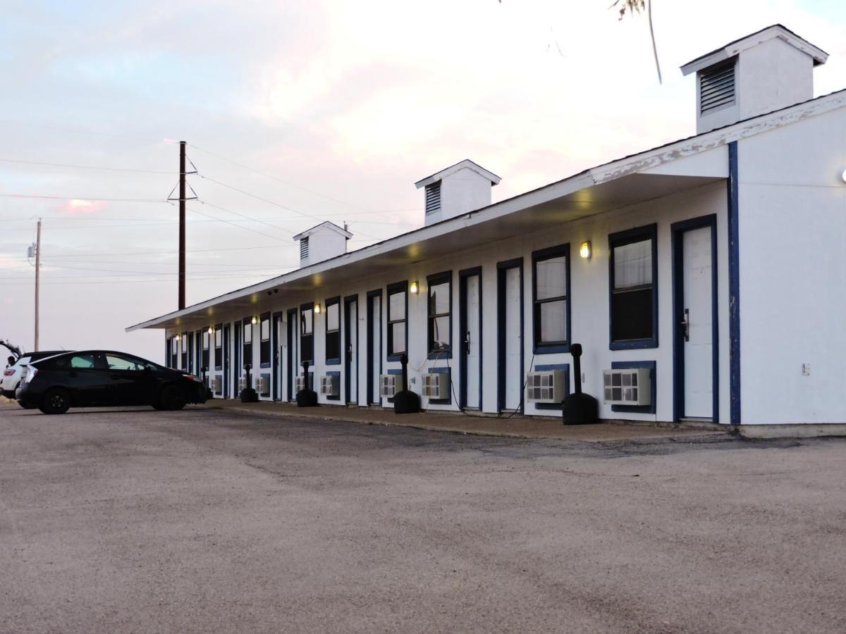 Riata Inn - Marfa Exterior photo