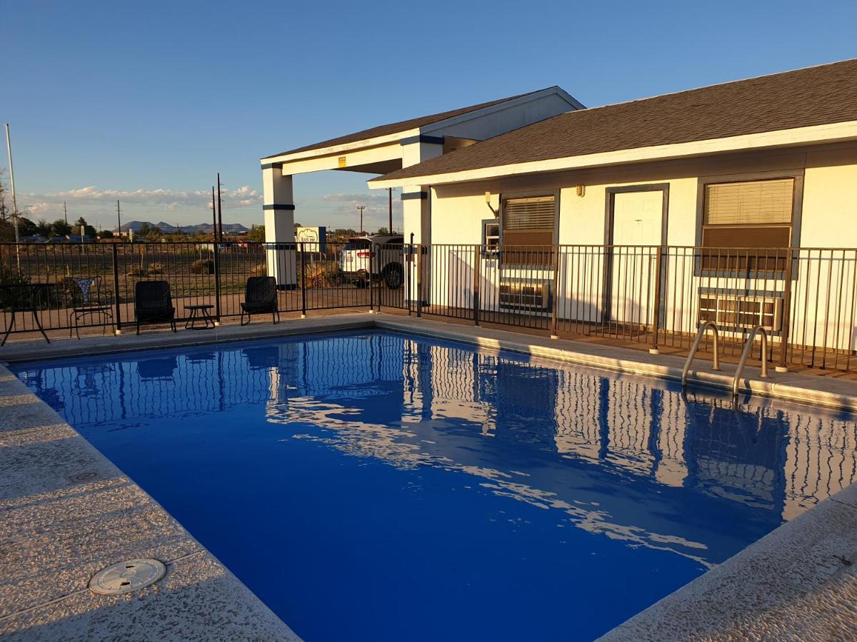 Riata Inn - Marfa Exterior photo